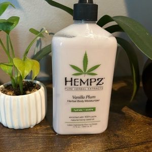 HEMPZ Vanilla Plum Herbal Body Moisturizer